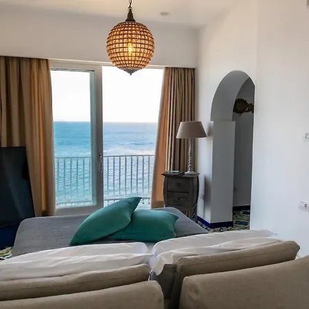 Stunning View On The Sea Of Naples With Pool Масса-Лубренсе