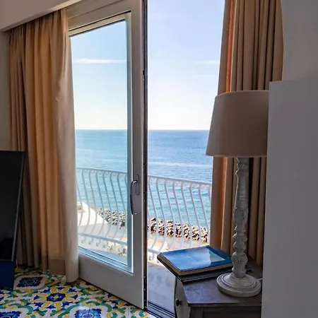 Stunning View On The Sea Of Naples With Pool Вилла Масса-Лубренсе