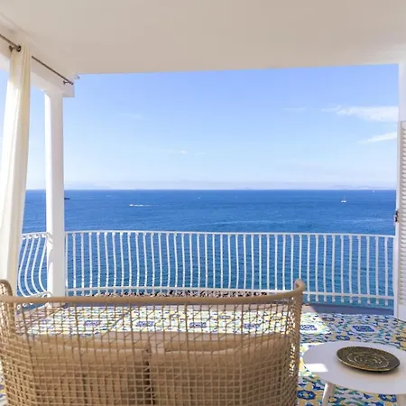 Вилла Stunning View On The Sea Of Naples With Pool Масса-Лубренсе