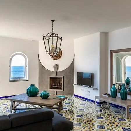 Вилла Stunning View On The Sea Of Naples With Pool Масса-Лубренсе