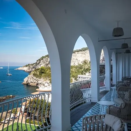 Stunning View On The Sea Of Naples With Pool Вилла Масса-Лубренсе